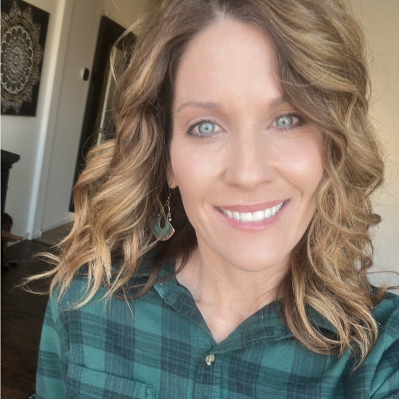 Meet your Posher, Becky - Picture 1 of 2